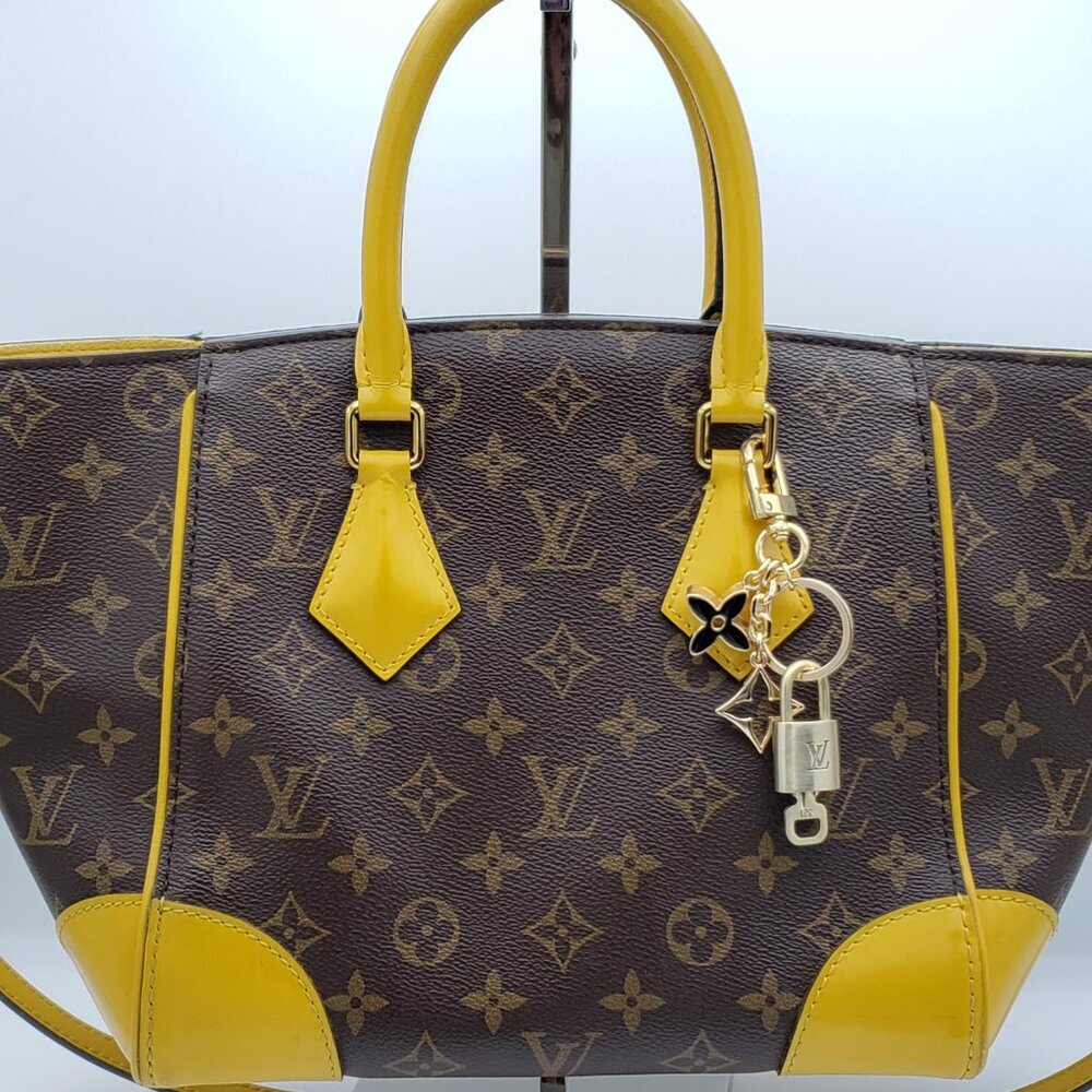 Louis Vuitton Gold Padlock Key 🔒 Authentic LV Charm + Unbranded Flower Keychain - Picture 8 of 8